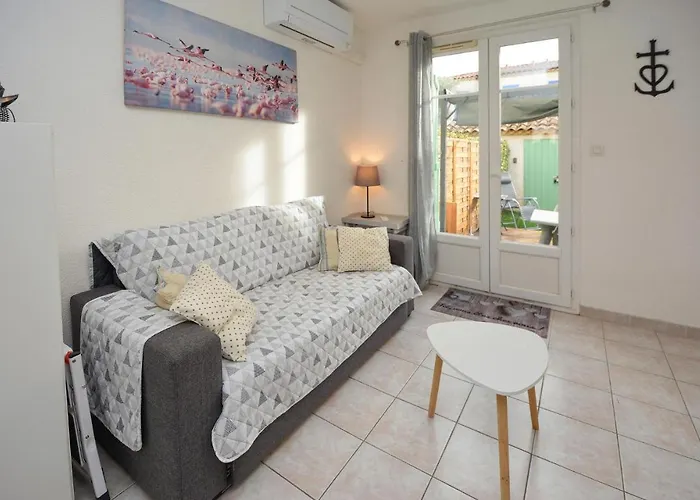 2 Bedroom Cozy In エーグ・モルト